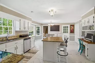 2563 Bridgewood Ln, Snellville, GA 30078 - Photo 9