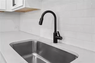 1637 Winpost Ln, Atlanta, GA 30318 - Photo 11