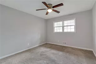 574 Horseshoe Cir SW, Lilburn, GA 30047 - Photo 17