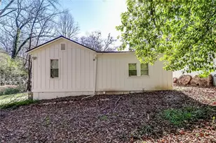 60 Hardeman Rd, Sandy Springs, GA 30342 - Photo 33