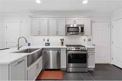 2740 Royal Bluff, Decatur, GA 30030 - Photo 13