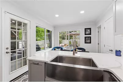 2740 Royal Bluff, Decatur, GA 30030 - Photo 15