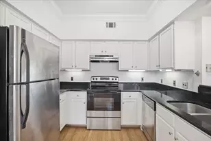 3777 Peachtree Road NE, Brookhaven, GA 30319 - Photo 11