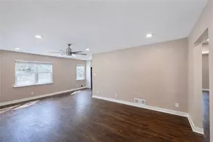 1291 Lorenzo Dr SW, Atlanta, GA 30310 - Photo 3