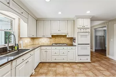 2510 Monterey Drive NE, Marietta, GA 30068 - Photo 17