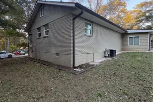 657 Utoy Ct, Jonesboro, GA 30238 - Photo 11