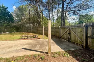 3760 Sugarbrook Dr, Lawrenceville, GA 30044 - Photo 17