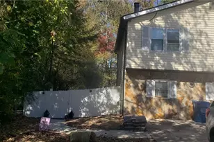 975 Ridgedale Dr, Lawrenceville, GA 30043 - Photo 3