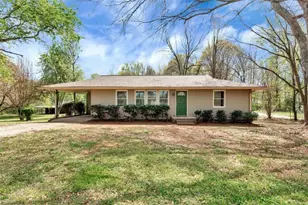 726 Peachtree Rd, Jefferson, GA 30549 - Photo 1