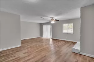 5796 Bobbin Ln, Lithonia, GA 30058 - Photo 5