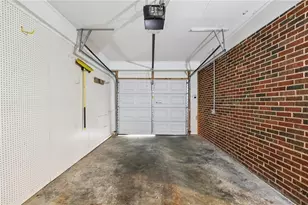 2030 Woodbine Terrace NE, Atlanta, GA 30329 - Photo 29