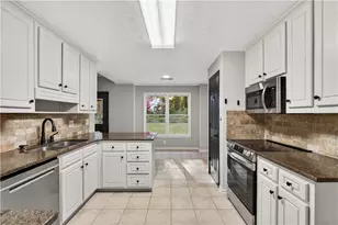 233 Ivy Creek Dr, Loganville, GA 30052 - Photo 9