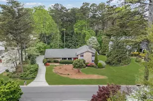 675 Weatherly Ln Ln, Sandy Springs, GA 30328 - Photo 3