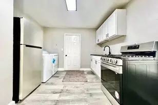 511 Emily Pl NW, Atlanta, GA 30318 - Photo 5