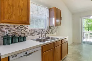 1402 Bridgewater Branch, Stone Mountain, GA 30088 - Photo 5