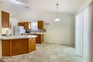 1402 Bridgewater Branch, Stone Mountain, GA 30088 - Photo 7
