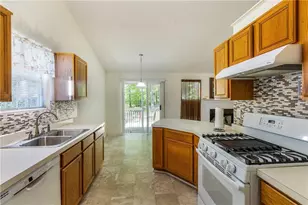 1402 Bridgewater Branch, Stone Mountain, GA 30088 - Photo 3
