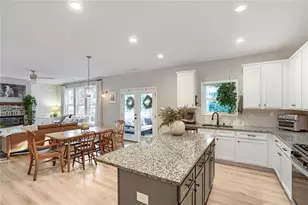 243 N Gwinnett St, Buford, GA 30518 - Photo 9