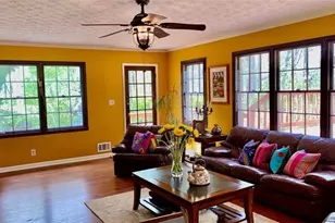 2901 Victoria Dr, Marietta, GA 30068 - Photo 9