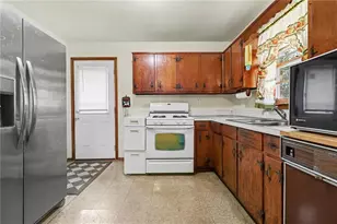 7019 Lake View Ln, Peachtree Corners, GA 30360 - Photo 11