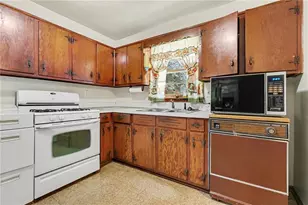 7019 Lake View Ln, Peachtree Corners, GA 30360 - Photo 11