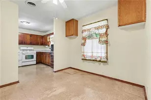 7019 Lake View Ln, Peachtree Corners, GA 30360 - Photo 9