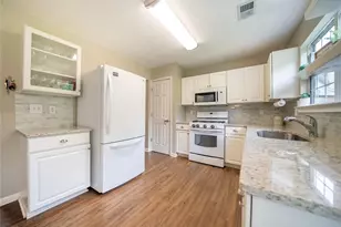 11070 Crabapple Lake Dr, Roswell, GA 30076 - Photo 9