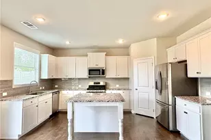 6085 Bay Pt Cv, Flowery Branch, GA 30542 - Photo 5