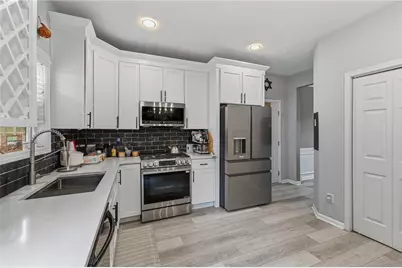 906 Milton Circle, Loganville, GA 30052 - Photo 9