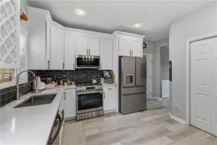 906 Milton Cir, Loganville, GA 30052 - Photo 9