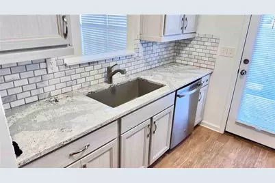 6243 Shoreview Circle, Flowery Branch, GA 30542 - Photo 9