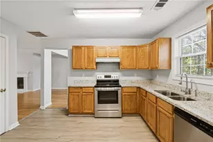 7078 Ravenwood Ln, Lithonia, GA 30038 - Photo 9