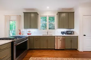 1064 Davis Cir NW, Atlanta, GA 30318 - Photo 9