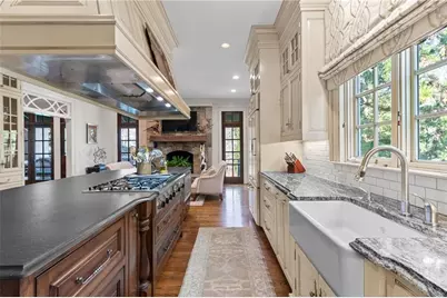 70 W Brookhaven Drive NE, Atlanta, GA 30319 - Photo 21