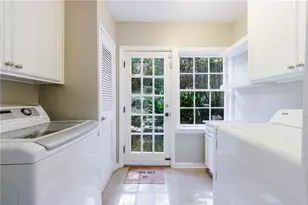 2311 Pembrook Pl, Atlanta, GA 30324 - Photo 17