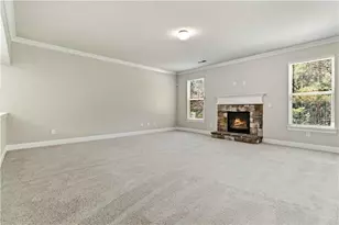 811 Lorrimont Ln, Fairburn, GA 30213 - Photo 5