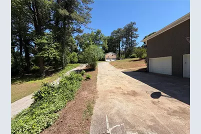 3336 Camelot Drive, Marietta, GA 30062 - Photo 13
