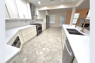 4060 Crescent Walk Lane, Suwanee, GA 30024 - Photo 9