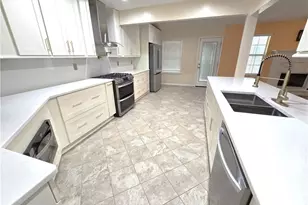 4060 Crescent Walk Ln, Suwanee, GA 30024 - Photo 9