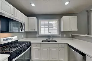 156 W Oaks Pl, Woodstock, GA 30188 - Photo 3