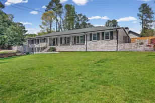 2808 Beverly Hills Dr, Marietta, GA 30068 - Photo 3