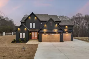 24 Rocking Wood Dr, Auburn, GA 30011 - Photo 1