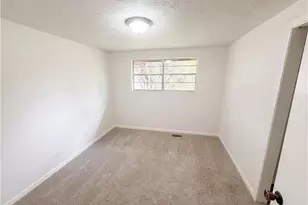 6372 S Skyline Dr, Douglasville, GA 30135 - Photo 9