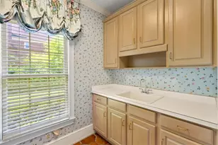 7805 N Spalding Lake Dr, Sandy Springs, GA 30350 - Photo 19