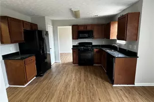 2463 Meadow Springs Dr, Lithonia, GA 30058 - Photo 7