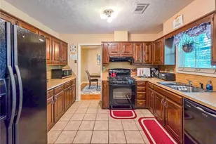 5766 Hilton Ridge Rd, Lithonia, GA 30058 - Photo 7