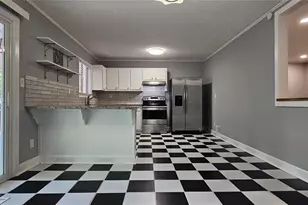 1096 Deleon Ct, Clarkston, GA 30021 - Photo 9