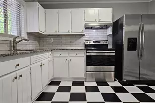 1096 Deleon Ct, Clarkston, GA 30021 - Photo 11