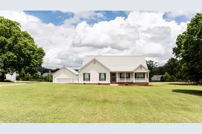 352 Olde Wick Trail, Hoschton, GA 30548 - Photo 1
