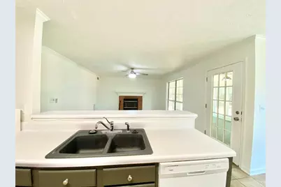 640 Suwanee Lakes Circle, Suwanee, GA 30024 - Photo 11